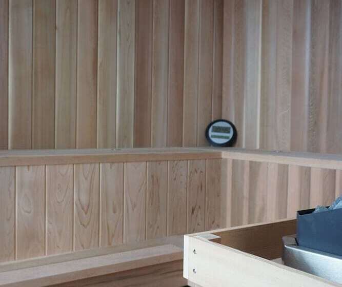 هتل Luxury Mark On 10th