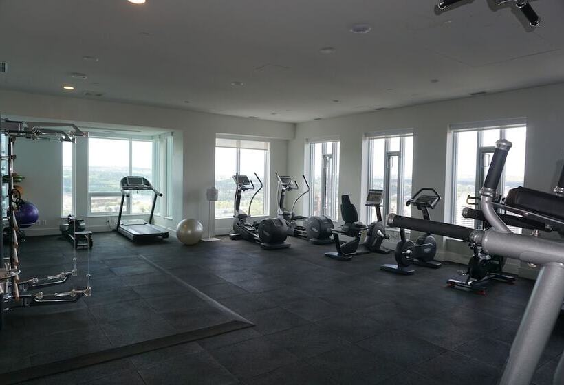 هتل Luxury Mark On 10th