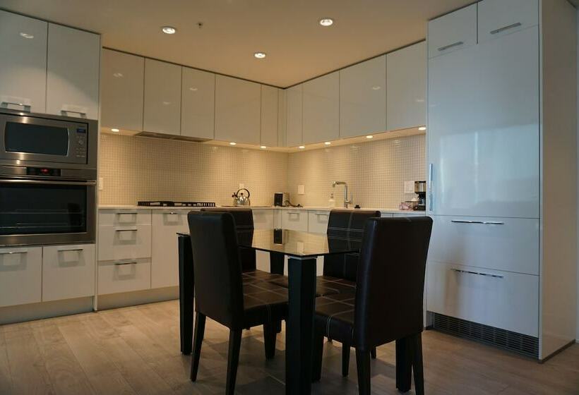 هتل Luxury Mark On 10th