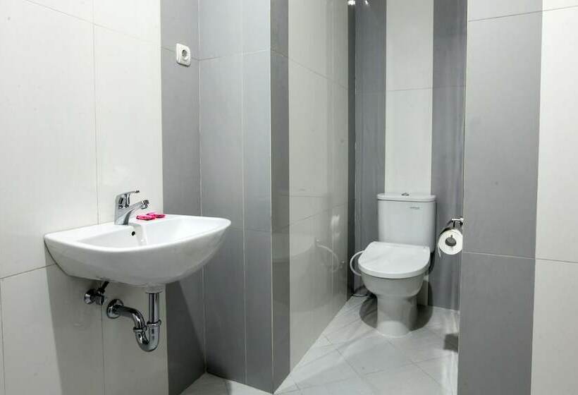 فندق Saras City Tuban