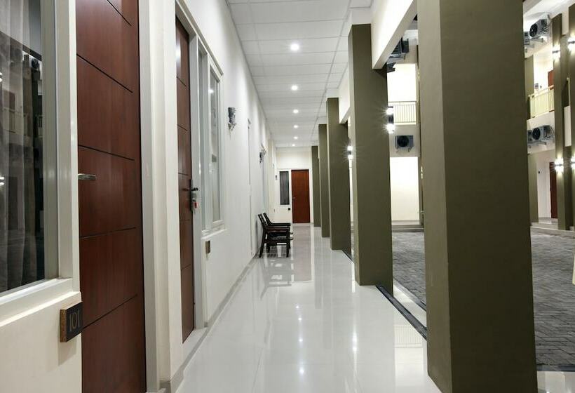 فندق Saras City Tuban