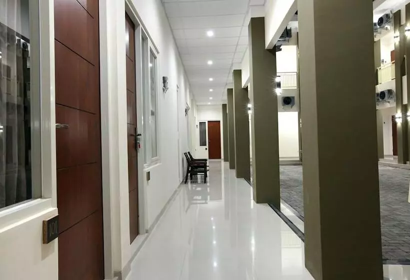 هتل Saras City Tuban