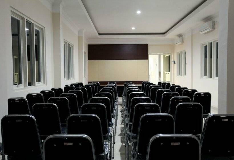 فندق Saras City Tuban