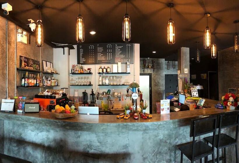 Hotel Airport Hostel Phuket