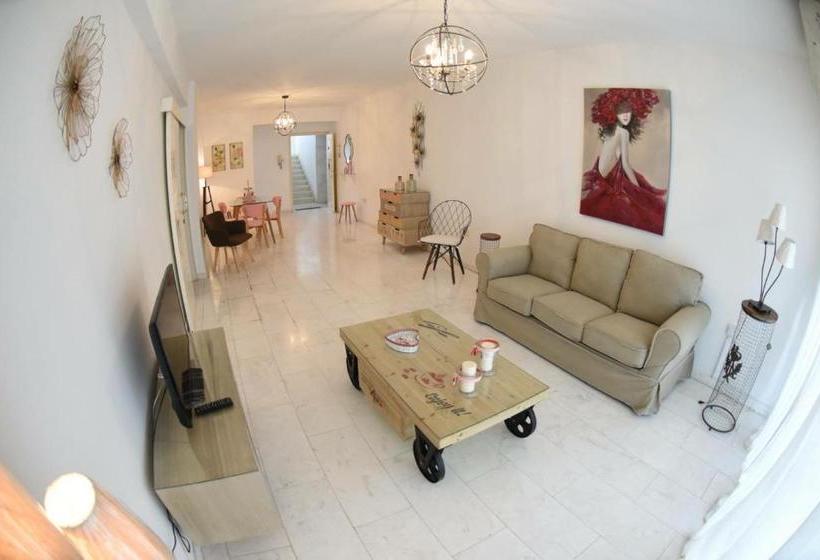 هتل Angela's Luxury Apartments