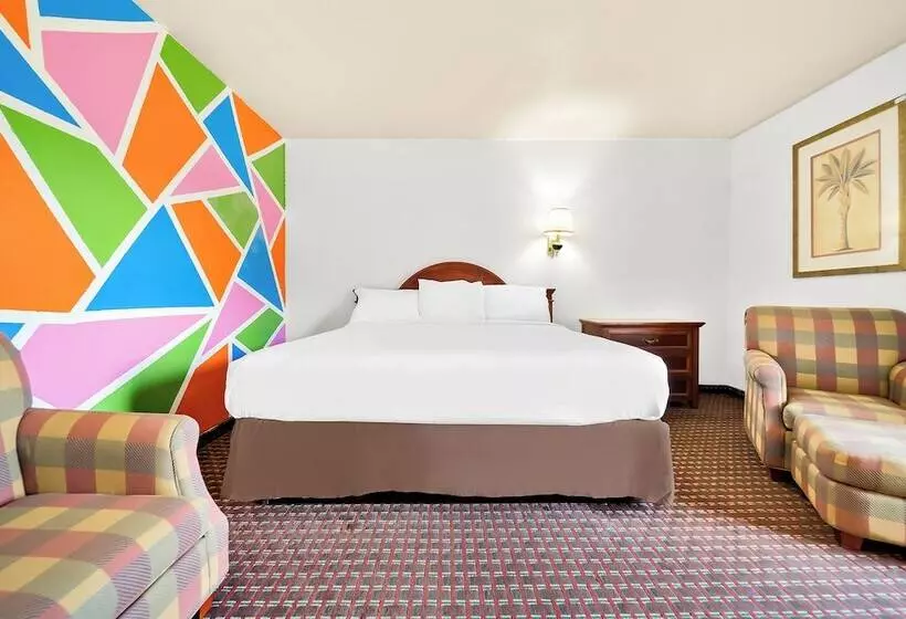 هتل Capitol Inn And Suites