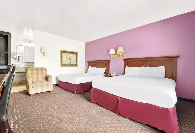 هتل Capitol Inn And Suites