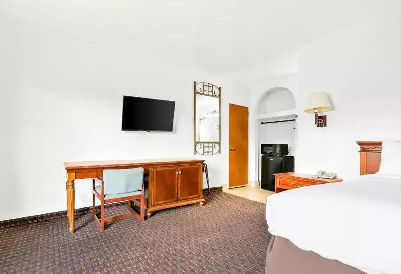 هتل Capitol Inn And Suites