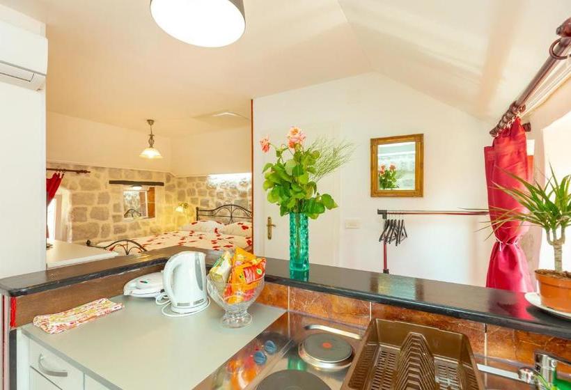 酒店 Juliette's Palace Studios