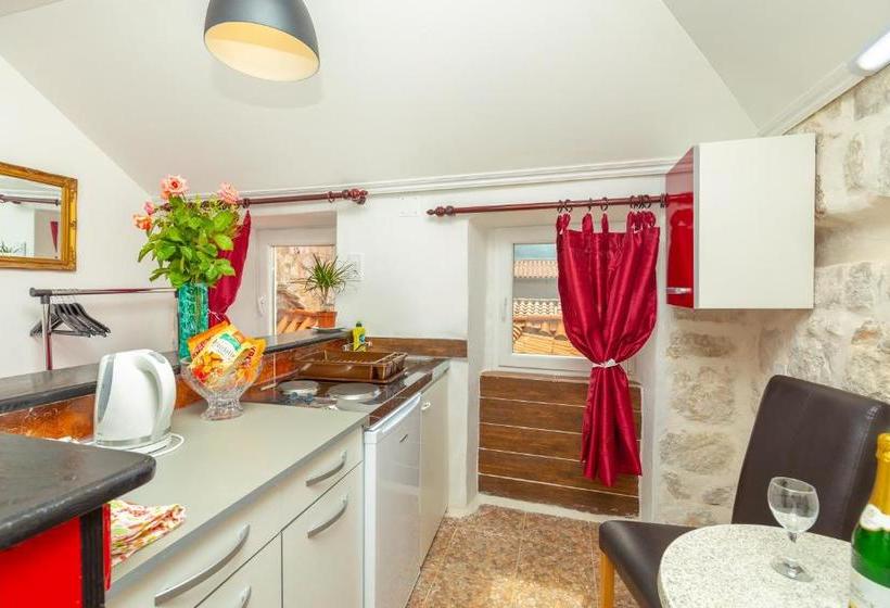 酒店 Juliette's Palace Studios