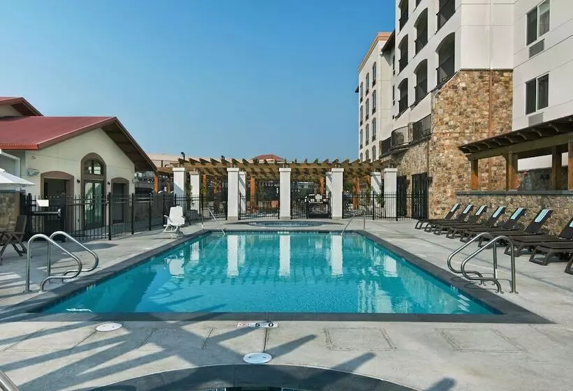 Hotelli Oxford Suites Sonoma Rohnert Park