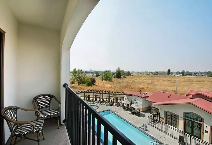 Hotelli Oxford Suites Sonoma Rohnert Park