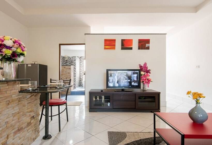 Hotel Tananza Resort And Homestay Phuket