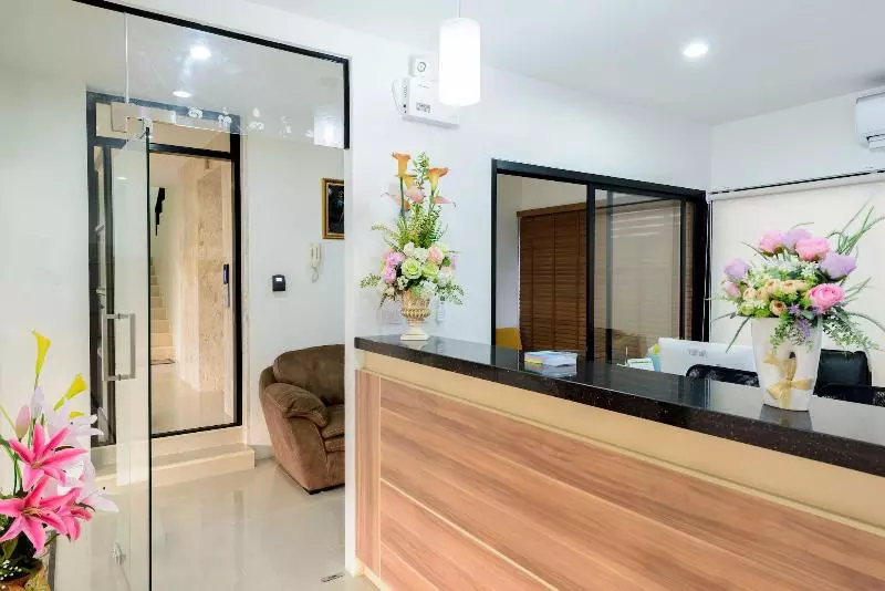 هتل The Topaz Residence Phuket Town