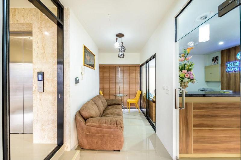 هتل The Topaz Residence Phuket Town