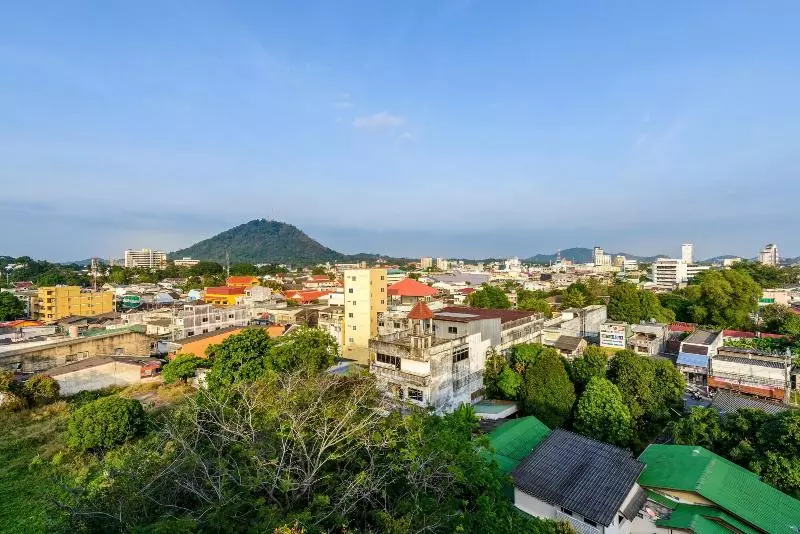 هتل The Topaz Residence Phuket Town