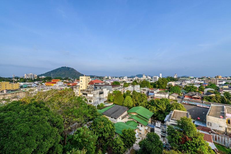 هتل The Topaz Residence Phuket Town