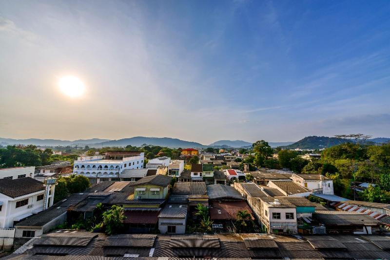 هتل The Topaz Residence Phuket Town