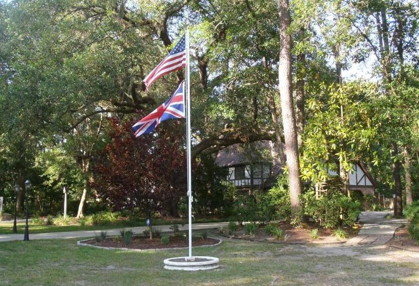 Отель Tudor Oaks Inn