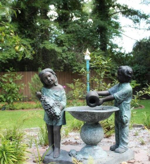 Отель Tudor Oaks Inn