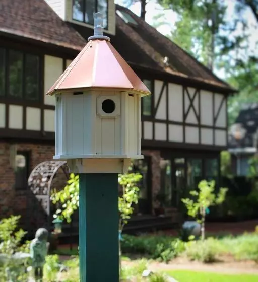 ホテル Tudor Oaks Inn