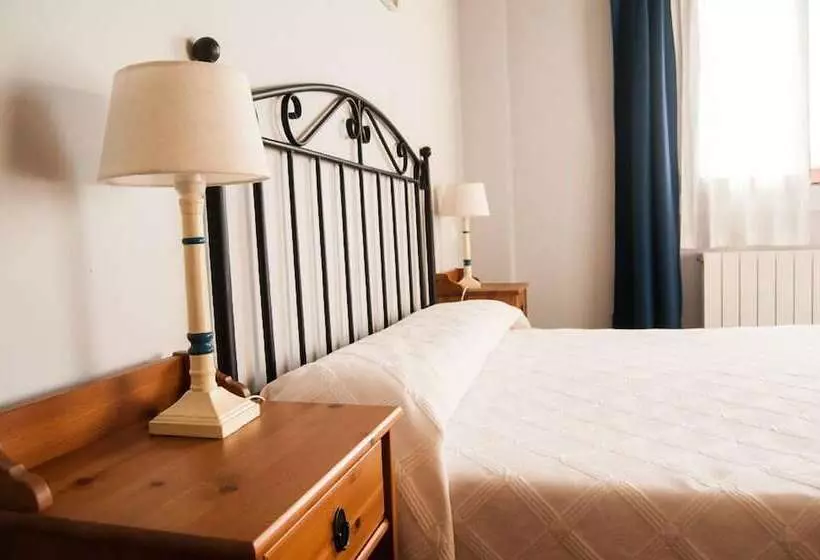 هتل Apartamentos Corona