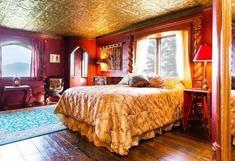 Hotelli Highlands Castle Overlooking Lake George.. Plus 2 Other Castles!