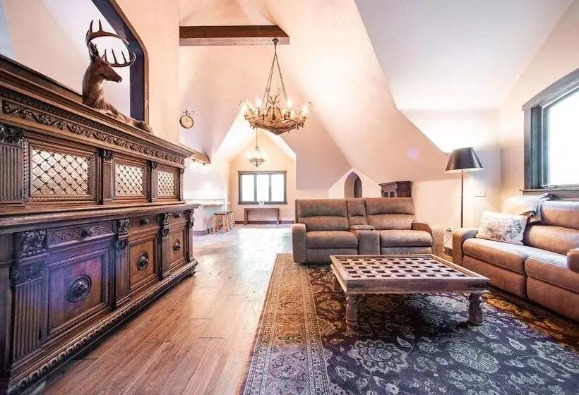 Hotelli Highlands Castle Overlooking Lake George.. Plus 2 Other Castles!