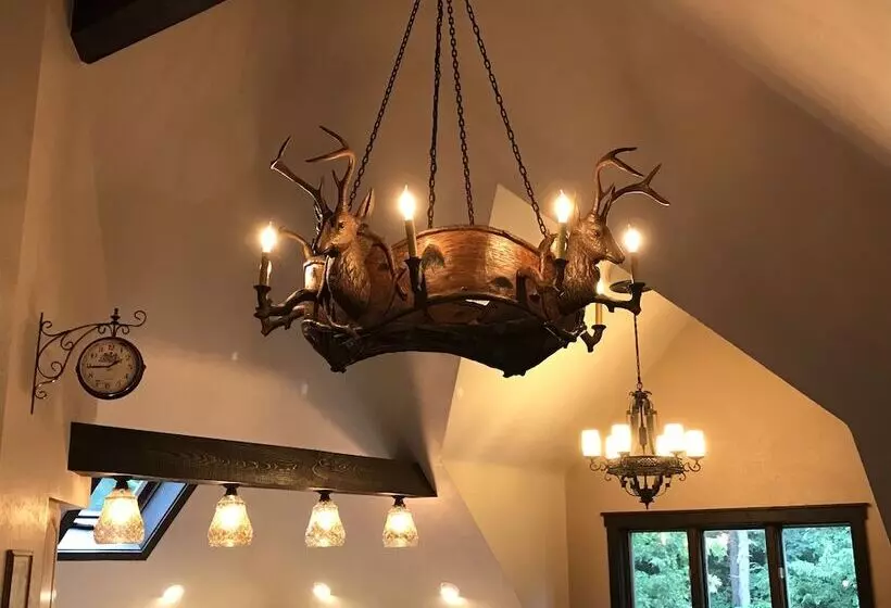 Hotelli Highlands Castle Overlooking Lake George.. Plus 2 Other Castles!