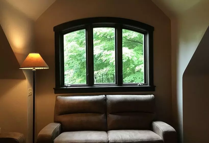 Hotelli Highlands Castle Overlooking Lake George.. Plus 2 Other Castles!