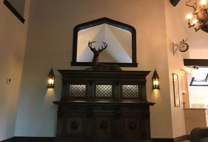 Hotelli Highlands Castle Overlooking Lake George.. Plus 2 Other Castles!