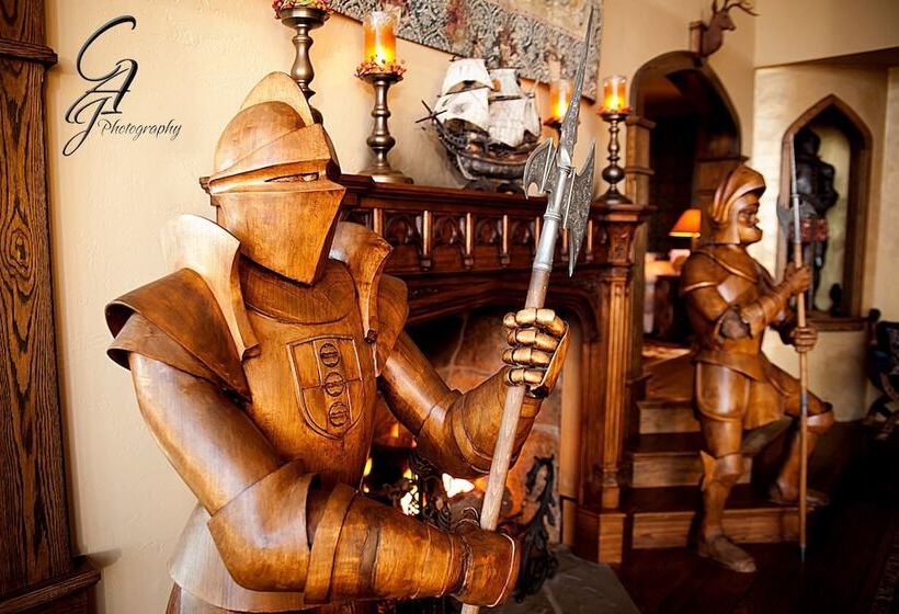 בית מלון כפרי Highlands Castle Overlooking Lake George.. Plus 2 Other Castles!