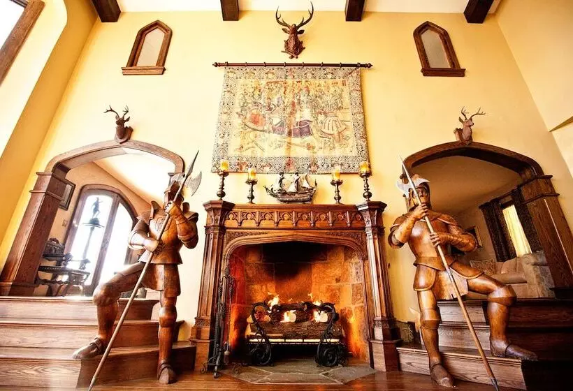 Hotelli Highlands Castle Overlooking Lake George.. Plus 2 Other Castles!