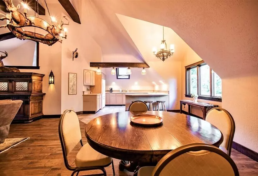 Hotelli Highlands Castle Overlooking Lake George.. Plus 2 Other Castles!