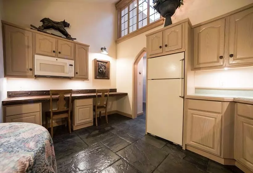 Hotelli Highlands Castle Overlooking Lake George.. Plus 2 Other Castles!