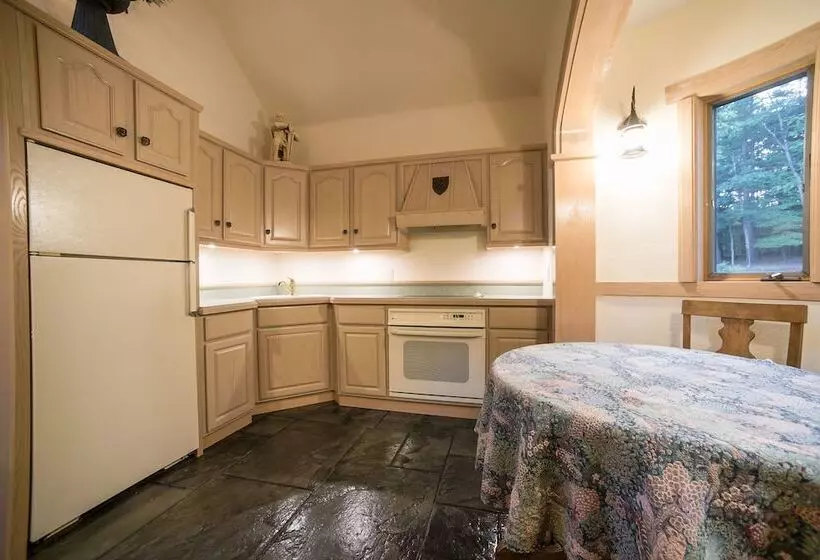 Hotelli Highlands Castle Overlooking Lake George.. Plus 2 Other Castles!