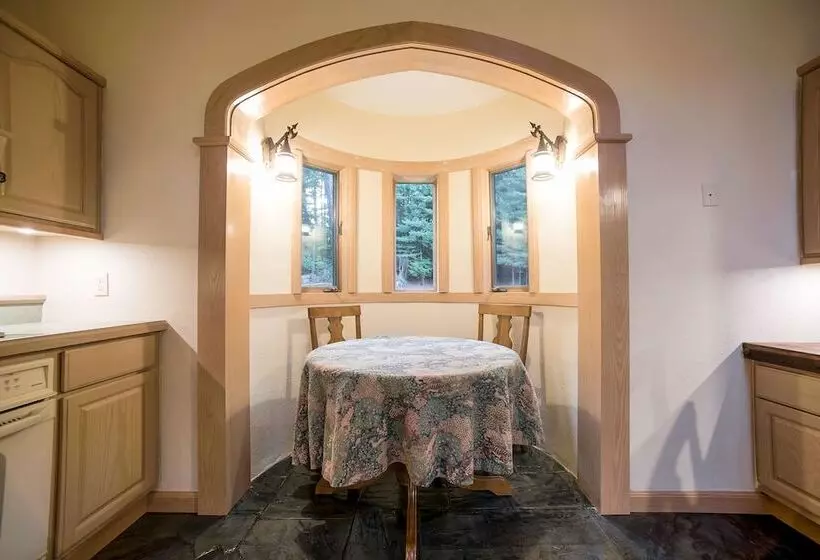 Hotelli Highlands Castle Overlooking Lake George.. Plus 2 Other Castles!