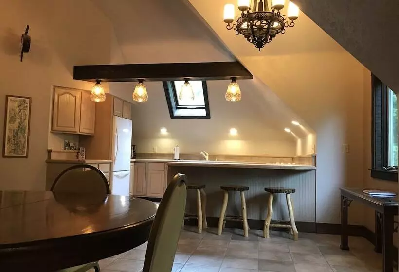 Hotelli Highlands Castle Overlooking Lake George.. Plus 2 Other Castles!