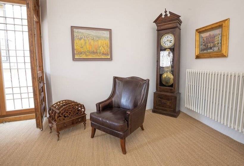 هتل Hospederia Seminario Conciliar De San Julián