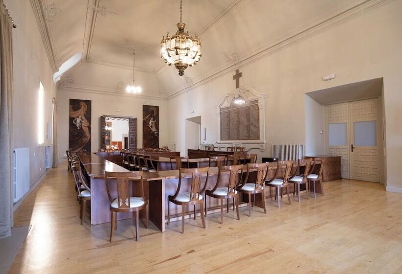 هتل Hospederia Seminario Conciliar De San Julián