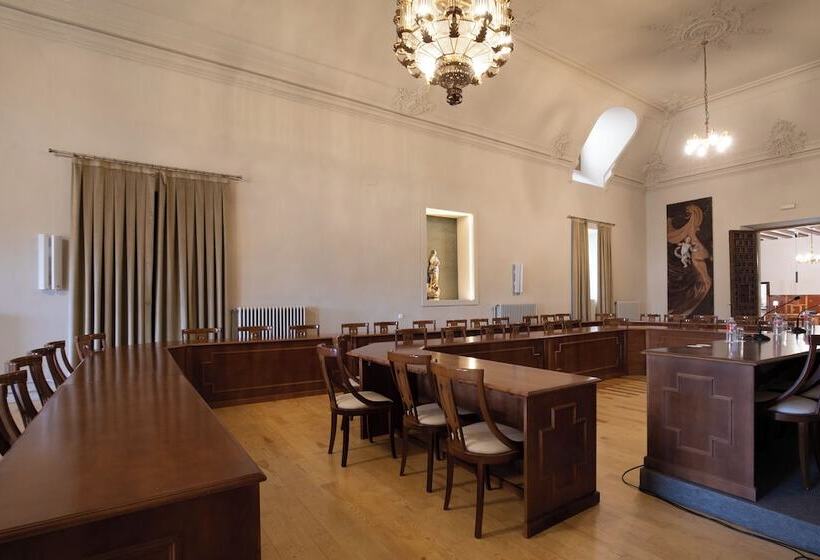 هتل Hospederia Seminario Conciliar De San Julián