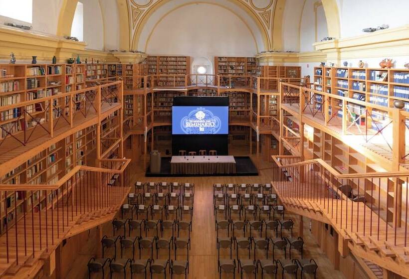 هتل Hospederia Seminario Conciliar De San Julián
