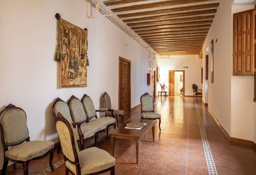 هتل Hospederia Seminario Conciliar De San Julián