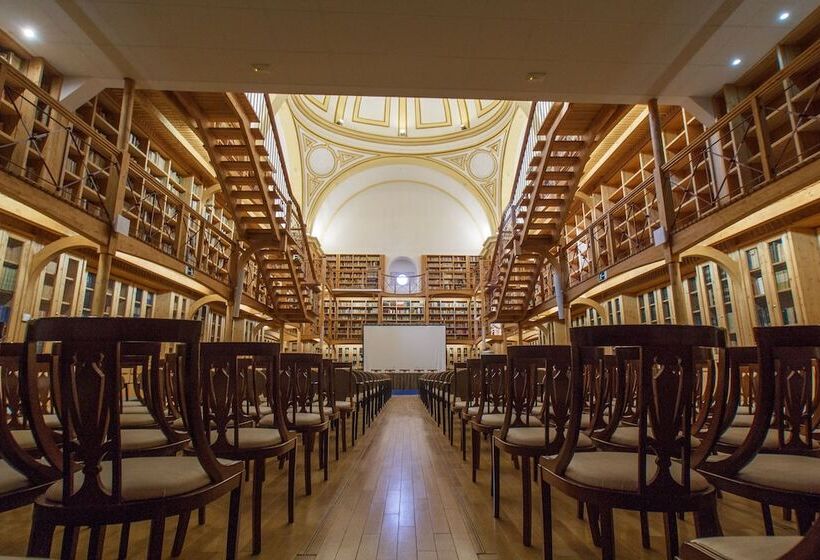 هتل Hospederia Seminario Conciliar De San Julián