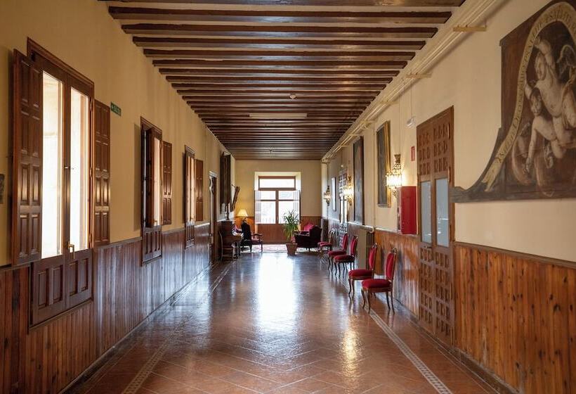 هتل Hospederia Seminario Conciliar De San Julián