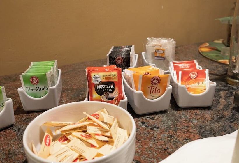 هتل Hospederia Seminario Conciliar De San Julián