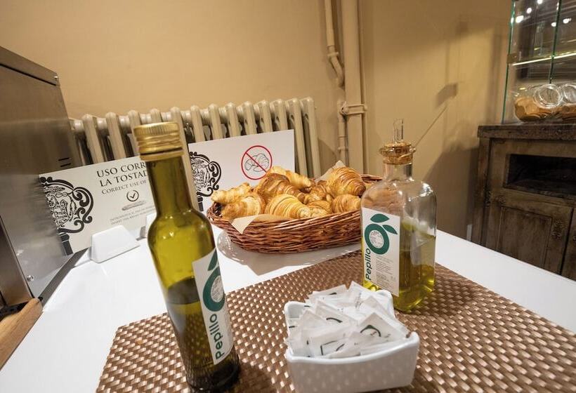 هتل Hospederia Seminario Conciliar De San Julián