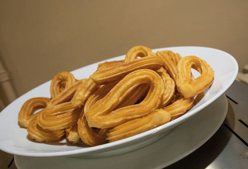 هتل Hospederia Seminario Conciliar De San Julián