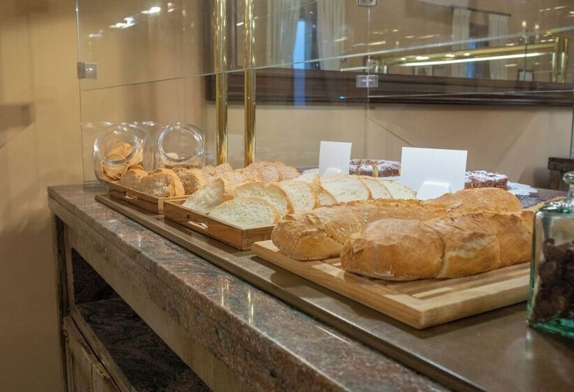 هتل Hospederia Seminario Conciliar De San Julián