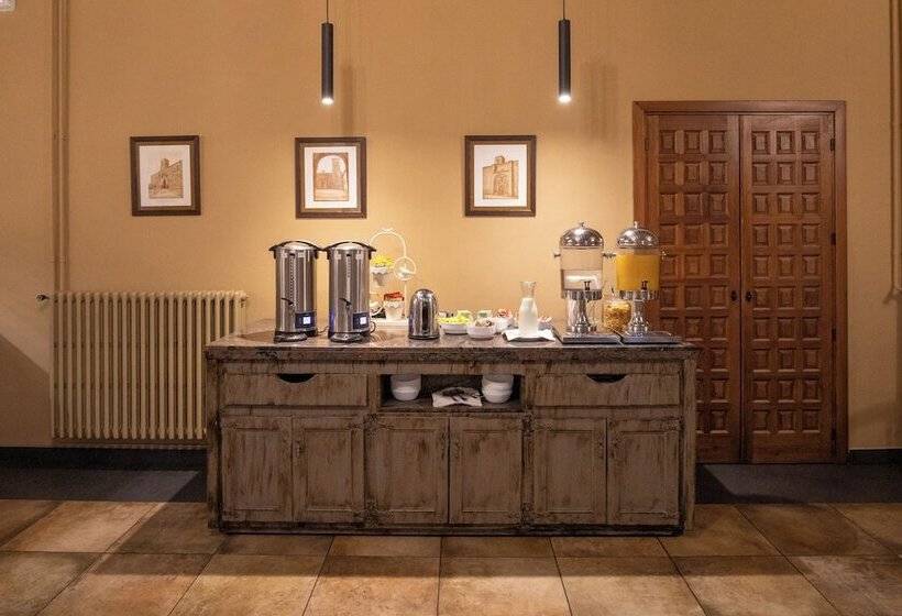 هتل Hospederia Seminario Conciliar De San Julián